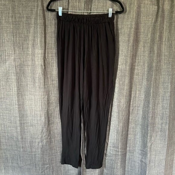 HUE black elastic waist casual pants tapered leg with pockets - Picture 1 of 6
